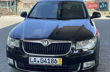 Лифтбек Skoda Superb 2013 в 