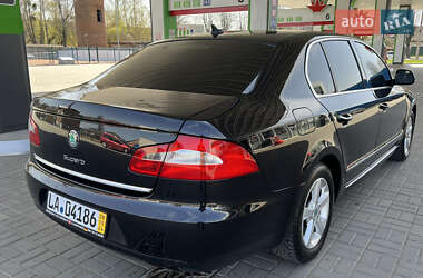 Лифтбек Skoda Superb 2013 в 