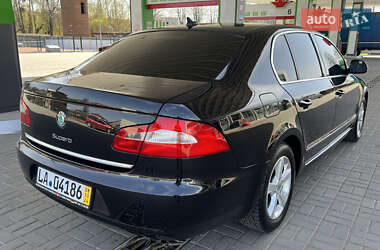 Лифтбек Skoda Superb 2013 в 