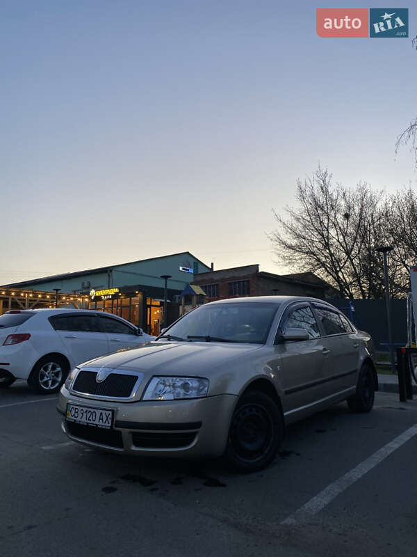 Лифтбек Skoda Superb 2004 в 