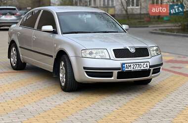 Лифтбек Skoda Superb 2003 в 