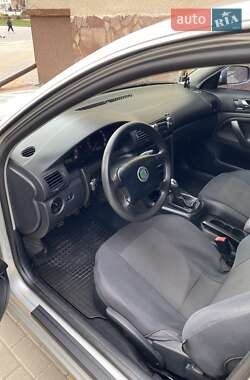 Лифтбек Skoda Superb 2003 в 