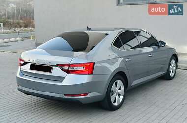 Лифтбек Skoda Superb 2019 в 