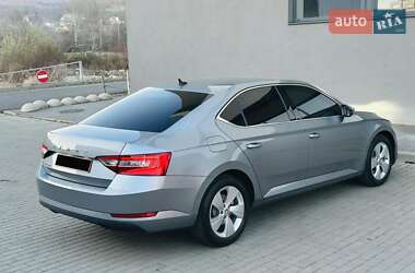 Лифтбек Skoda Superb 2019 в 