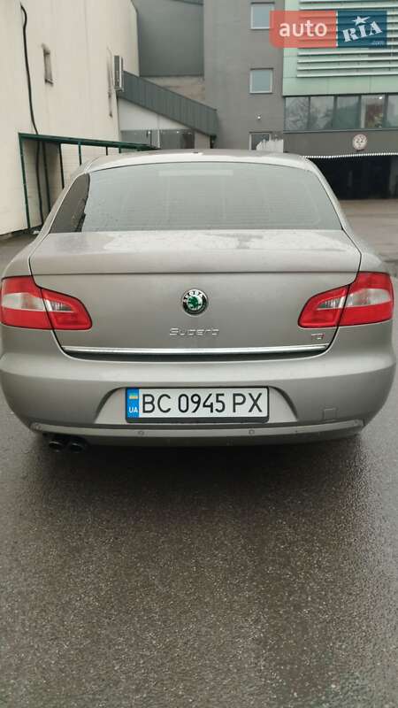 Лифтбек Skoda Superb 2011 в Львове