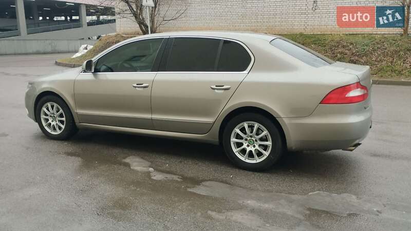 Лифтбек Skoda Superb 2011 в Львове