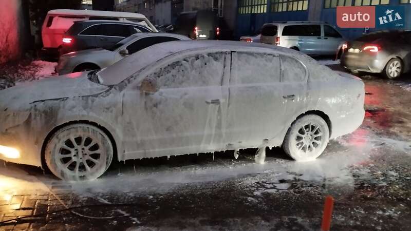 Лифтбек Skoda Superb 2011 в Львове