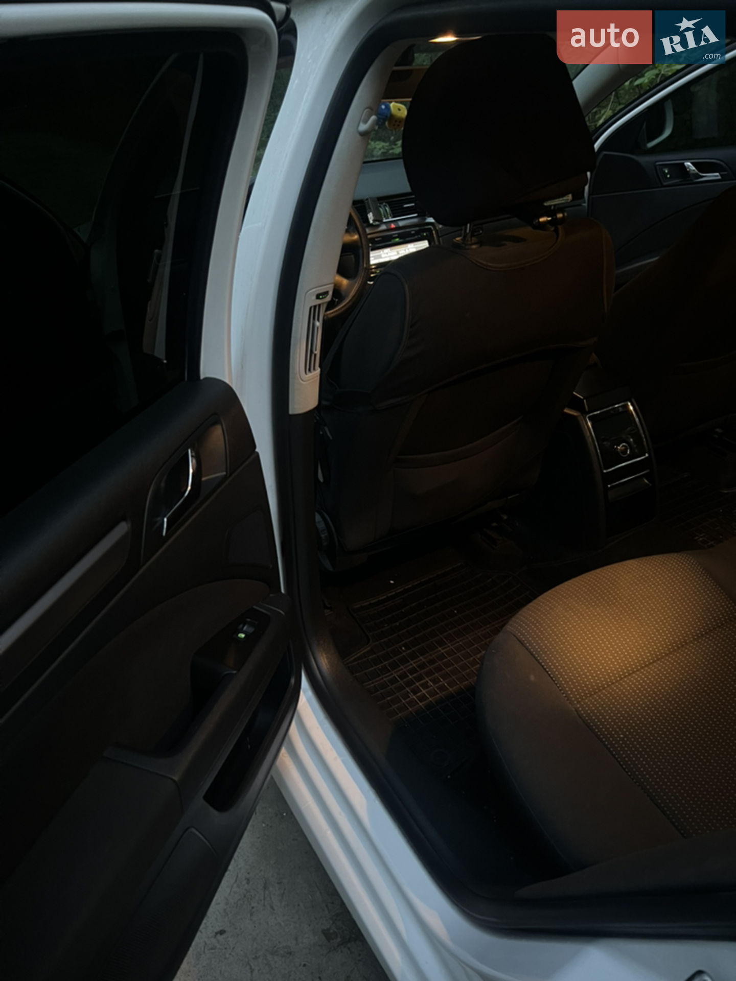 2010 Skoda Superb - мініатюра 15