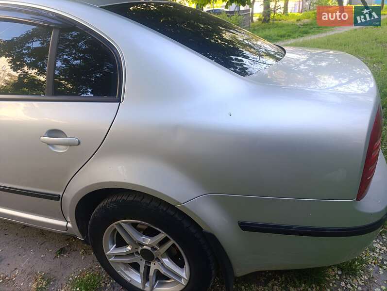 Лифтбек Skoda Superb 2004 в Запорожье