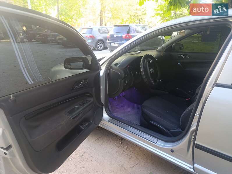 Лифтбек Skoda Superb 2004 в Запорожье