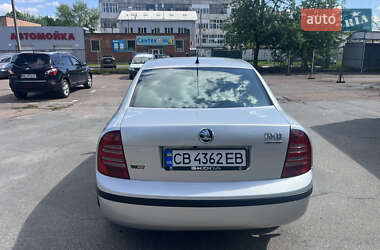 Лифтбек Skoda Superb 2005 в 