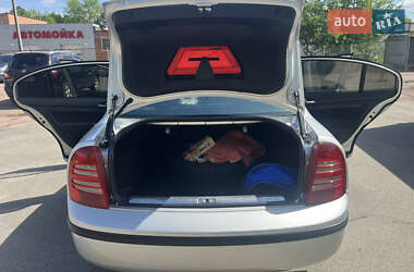 Лифтбек Skoda Superb 2005 в 