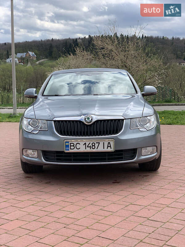 Лифтбек Skoda Superb 2010 в 