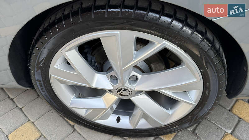 Лифтбек Skoda Superb 2019 в Сваляве