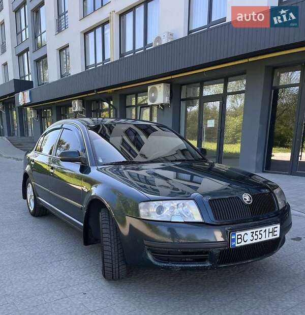 Лифтбек Skoda Superb 2004 в Новояворовске