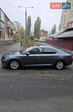 Лифтбек Skoda Superb 2016 в 