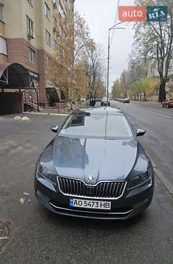 Лифтбек Skoda Superb 2016 в 