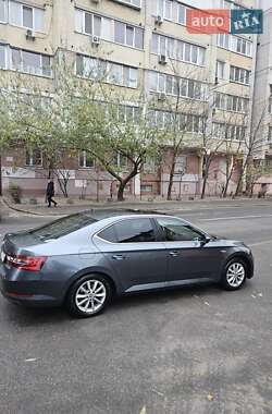 Лифтбек Skoda Superb 2016 в 