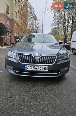 Лифтбек Skoda Superb 2016 в 