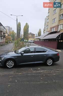 Лифтбек Skoda Superb 2016 в 