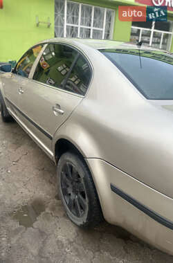 Лифтбек Skoda Superb 2005 в 