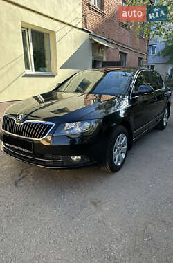 Лифтбек Skoda Superb 2013 в 