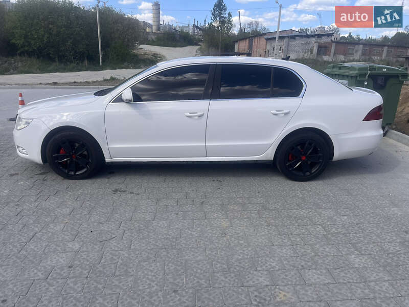 Лифтбек Skoda Superb 2013 в Львове