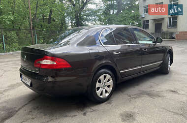 Лифтбек Skoda Superb 2013 в 