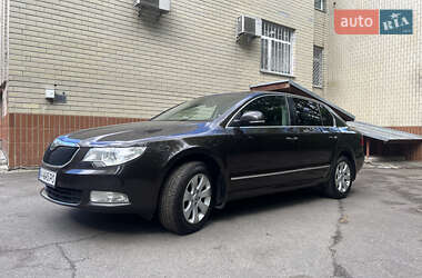 Лифтбек Skoda Superb 2013 в 