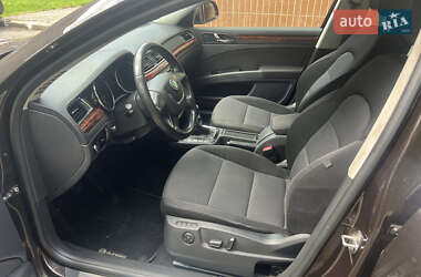 Лифтбек Skoda Superb 2013 в 