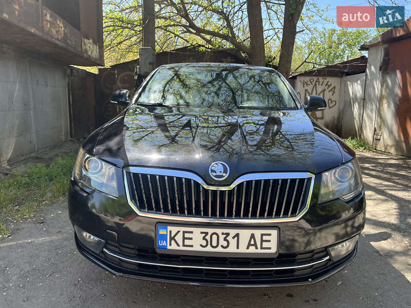 Лифтбек Skoda Superb 2014 в 