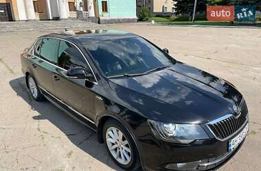 Лифтбек Skoda Superb 2013 в 