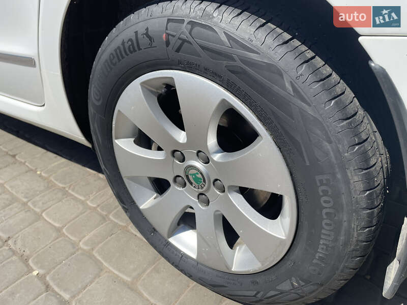 Ліфтбек Skoda Superb 2012 в Кривому Розі