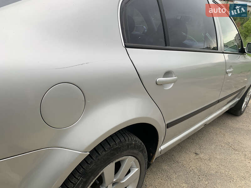 Ліфтбек Skoda Superb 2004 в Бориславі