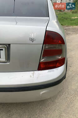 Лифтбек Skoda Superb 2004 в 