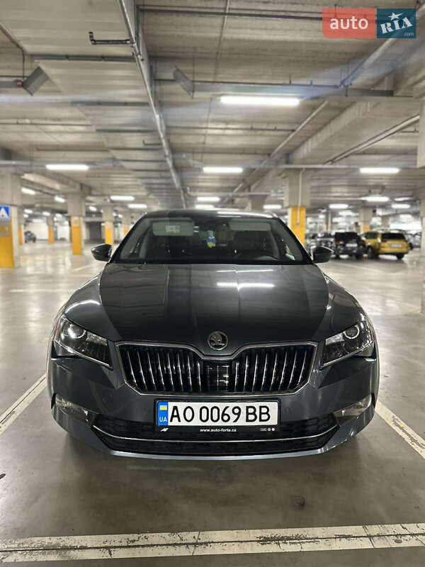 Лифтбек Skoda Superb 2017 в Мукачево