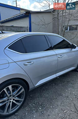 Лифтбек Skoda Superb 2015 в 
