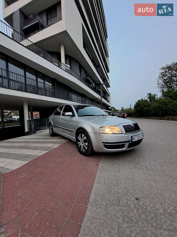 Лифтбек Skoda Superb 2003 в 