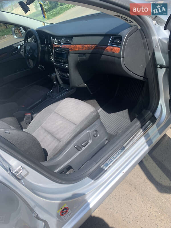 Лифтбек Skoda Superb 2012 в Кривом Роге