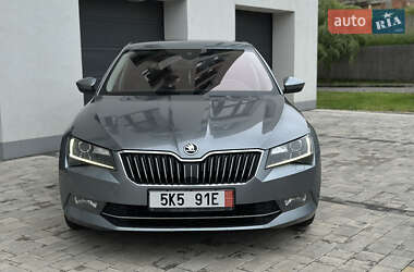 Лифтбек Skoda Superb 2016 в 