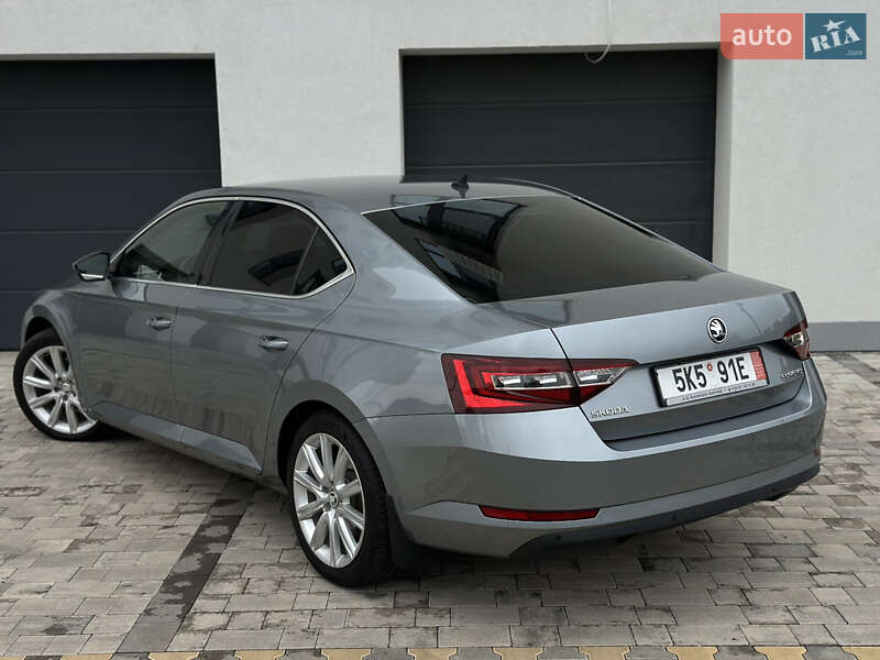 Лифтбек Skoda Superb 2016 в Ужгороде