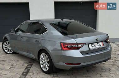 Лифтбек Skoda Superb 2016 в 
