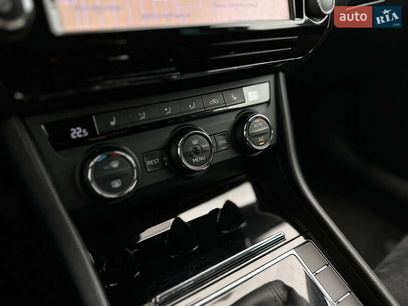 Лифтбек Skoda Superb 2016 в Ужгороде