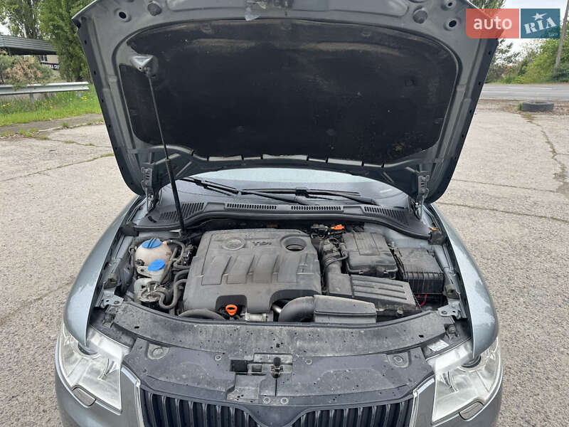 Лифтбек Skoda Superb 2011 в Хмельницком