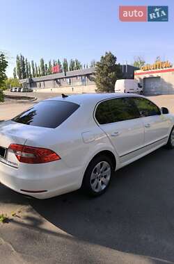 Лифтбек Skoda Superb 2013 в 