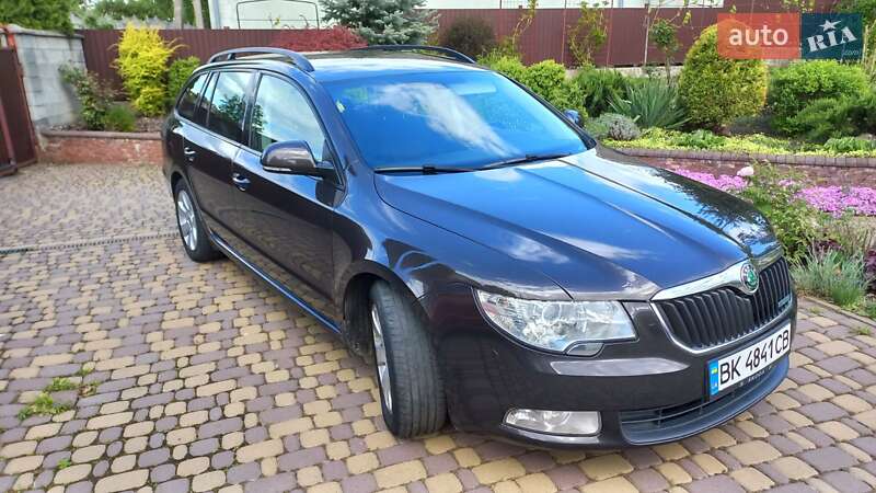 Універсал Skoda Superb 2011 в Рівному