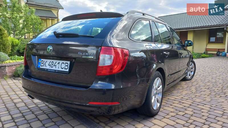 Універсал Skoda Superb 2011 в Рівному