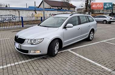 Універсал Skoda Superb 2013 в Нововолинську