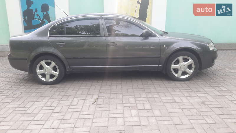 Ліфтбек Skoda Superb 2005 в Глухові
