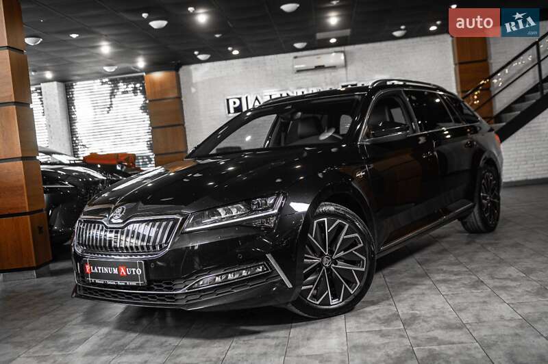 Універсал Skoda Superb 2020 в Ужгороді